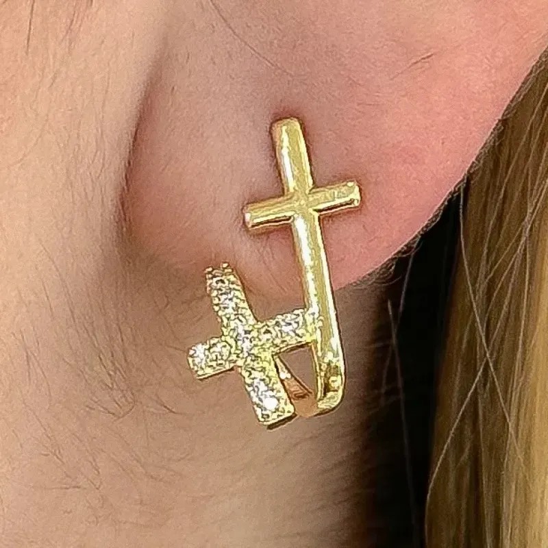 BRINCO CRUZ CRAVEJADA E LISA CRISTAL