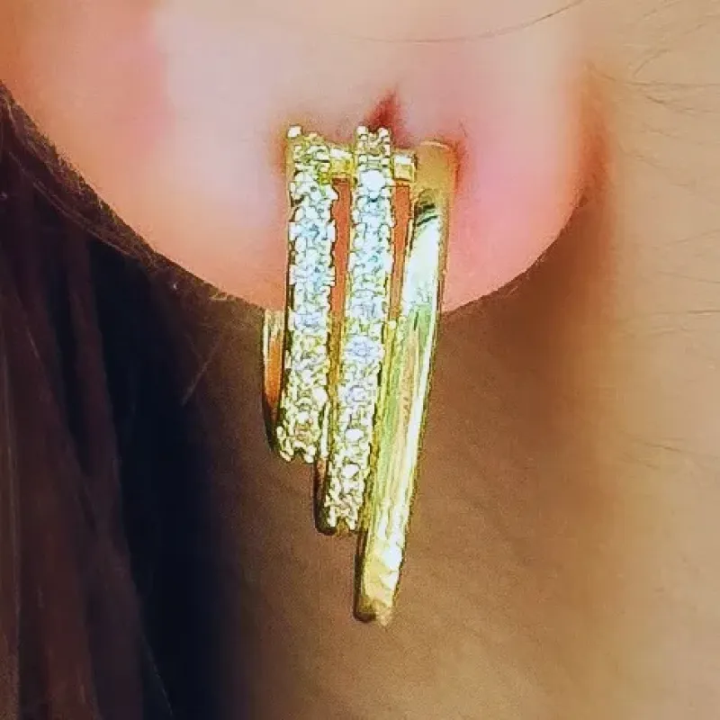 BRINCO ARGOLA TRIPLA CRAVEJADA
