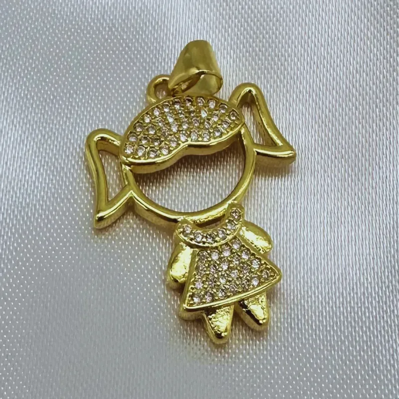 PINGENTE MENINA CRAVEJADA