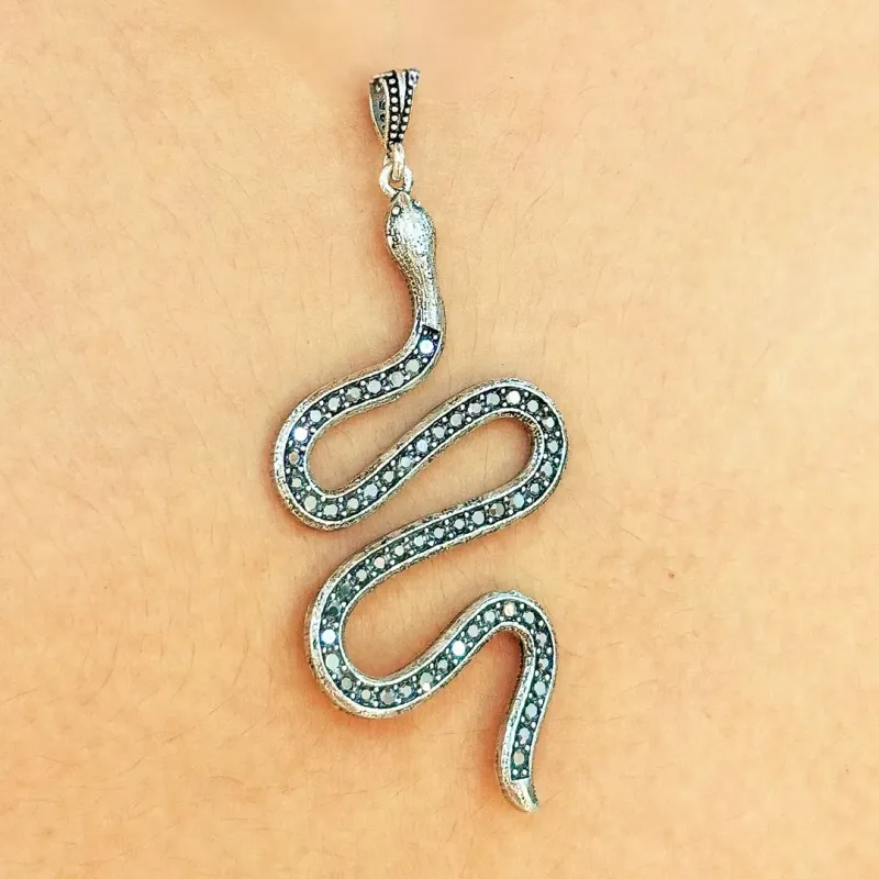 PINGENTE PRATA COBRA CRAVEJADA MARCASSITAS
