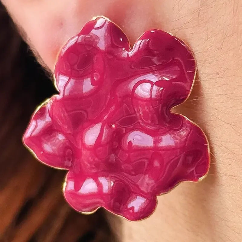 BRINCO FLOR ESMALTADA MARSALA