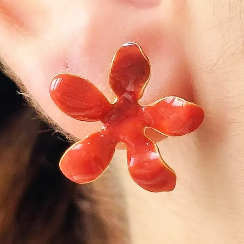 BRINCO FLOR ESMALTADA TERRACOTA