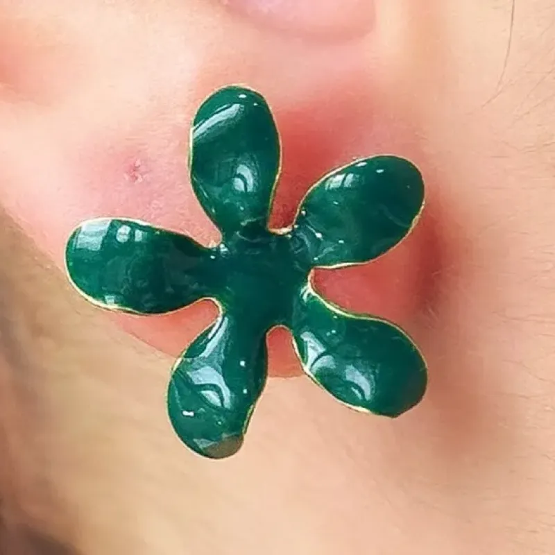 BRINCO FLOR ESMALTADA VERDE MILITAR
