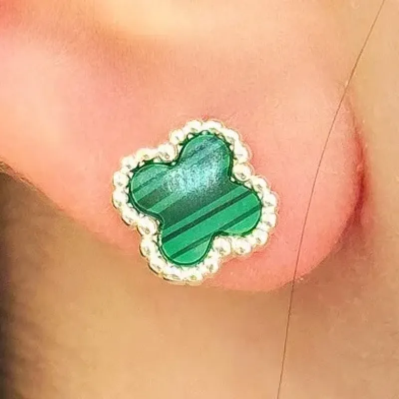BRINCO PRATA ALHAMBRA INSPIRAÇÃO VAN CLEEF PEDRA MALEQUITA