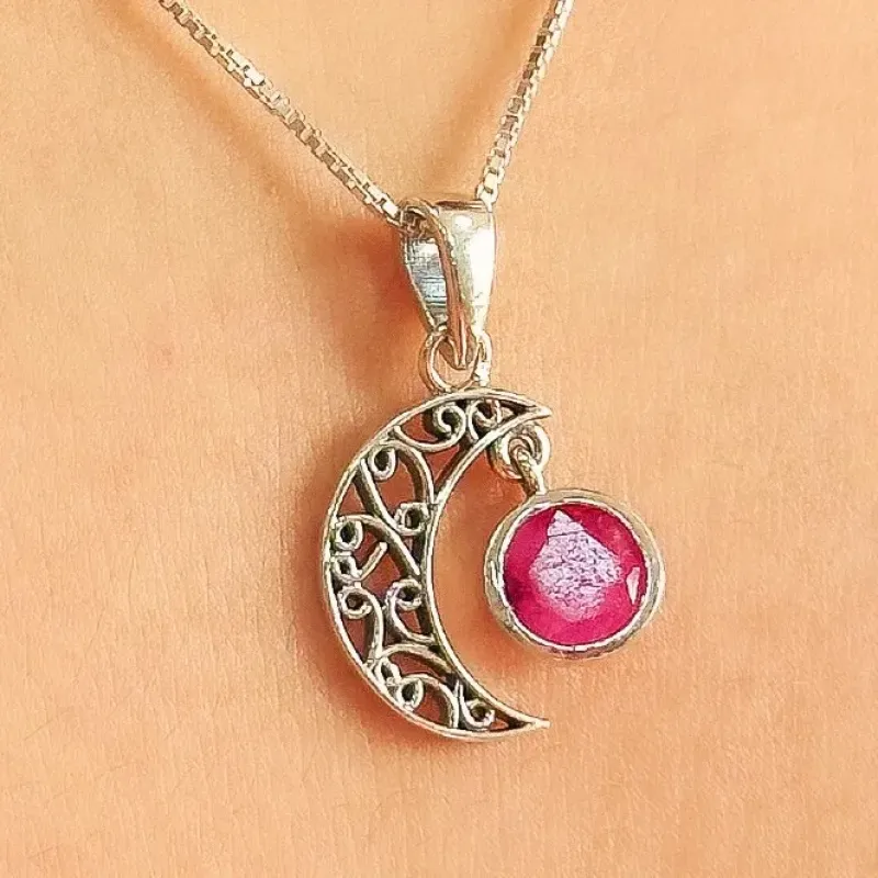 GARGANTILHA PRATA LUA COM PEDRA RUBI NATURAL