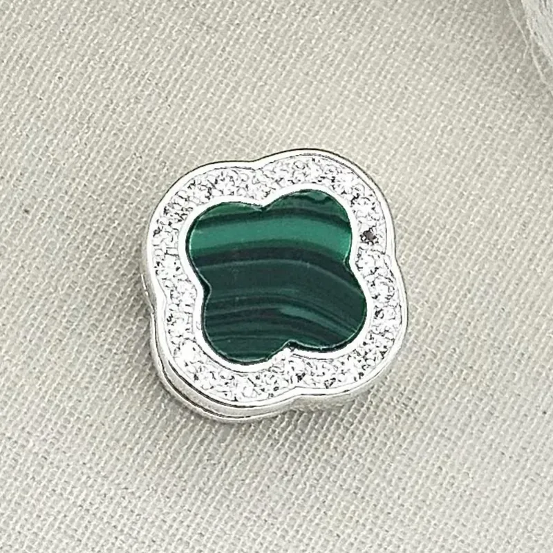 BERLOQUE PRATA VAN CLEEF MALEQUITA CRAVEJADO PARA ESTEIRA