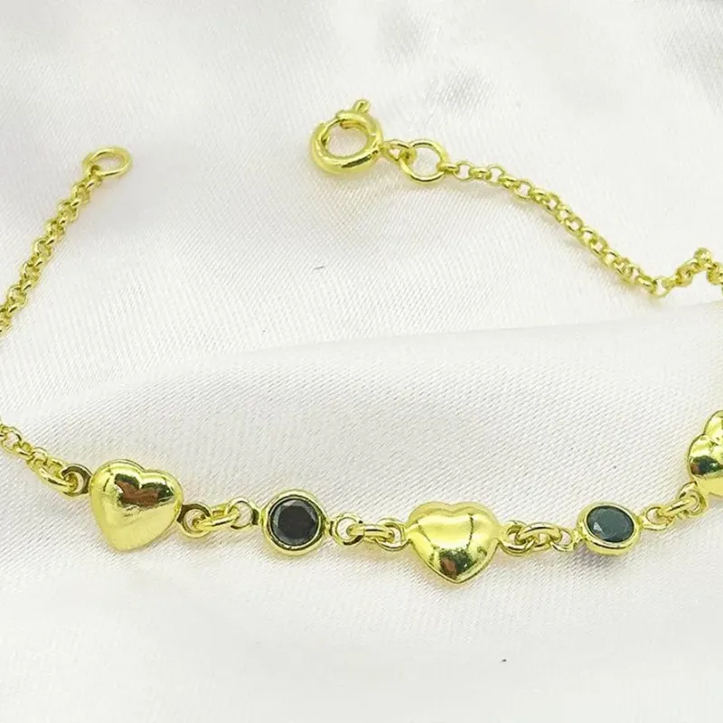PULSEIRA INFANTIL CORAÇÕES COM PEDRA PRETA