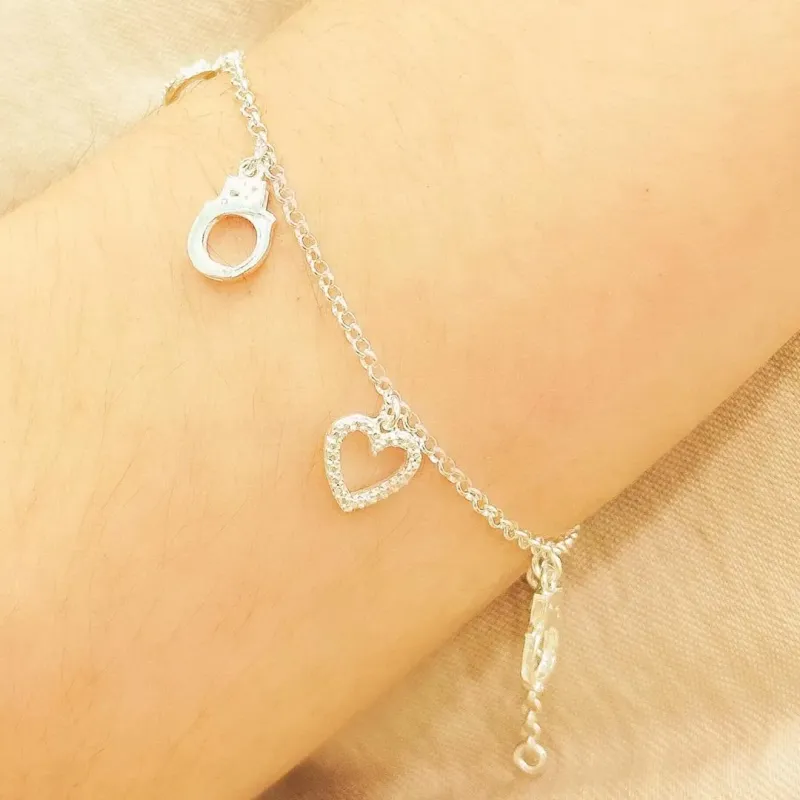 PULSEIRA PRATA ALGEMA E ORAÇÃO PENDURADOS