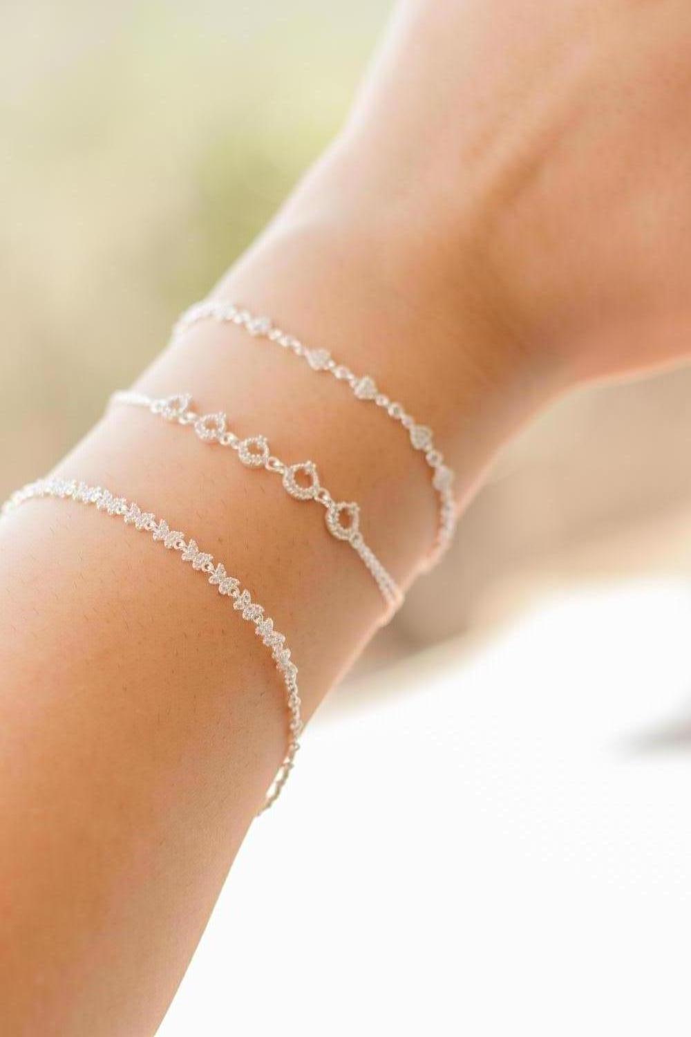 PULSEIRA PRATA CORAÇÃO CRAVEJADO COM PONTO DE LUZ