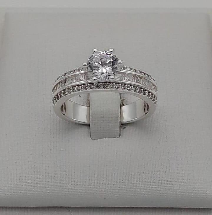 ANEL PRATA SOLITÁRIO CRAVEJADO COM ZIRCONIA QUADRADA