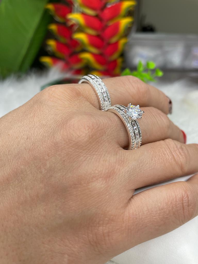 ANEL PRATA SOLITÁRIO CRAVEJADO COM ZIRCONIA QUADRADA