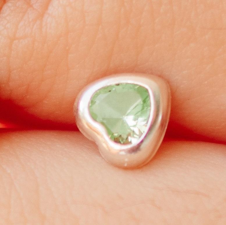 BRINCO PRATA CORAÇÃO ZIRCONIA VERDE