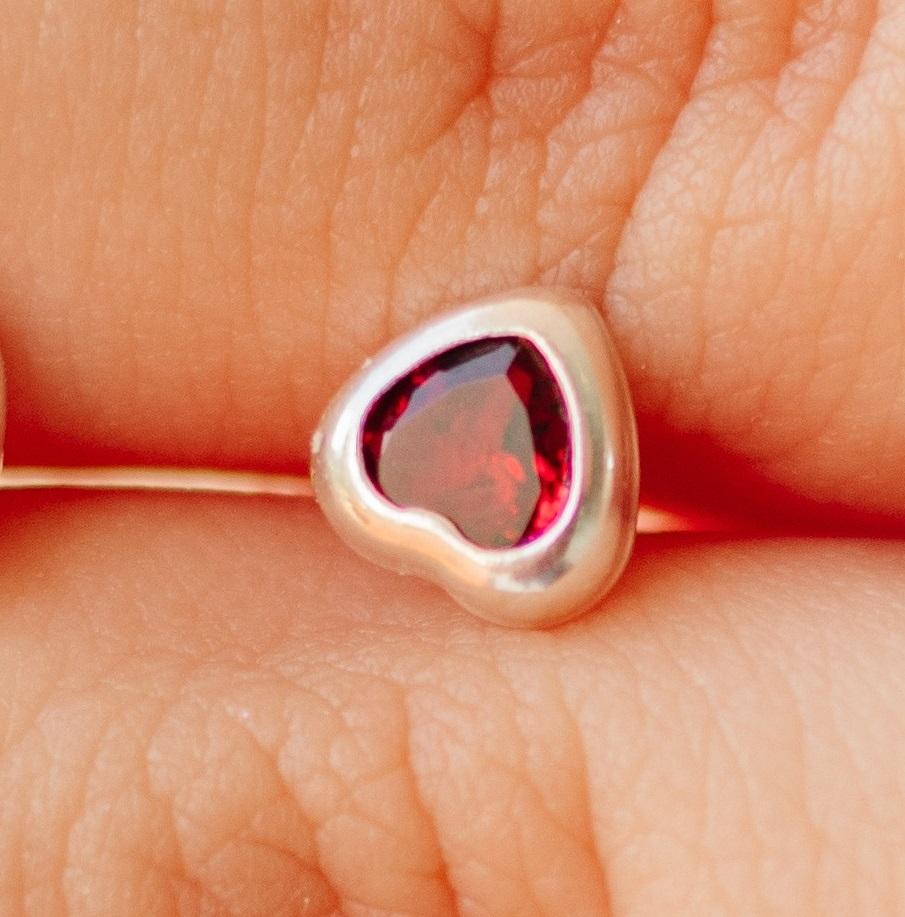BRINCO PRATA CORAÇÃO ZIRCONIA VERMELHO