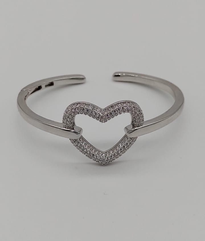 BRACELETE CORAÇÃO CRAVEJADO GRANDE RÓDIO