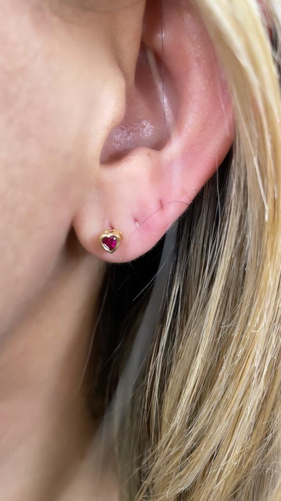 BRINCO CORAÇÃO ZIRCONIA RUBI PEQUENO