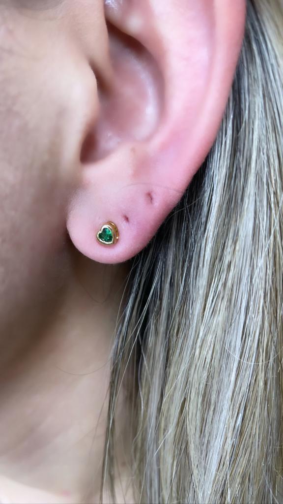 BRINCO CORAÇÃO ZIRCONIA ESMERALDA PEQUENO