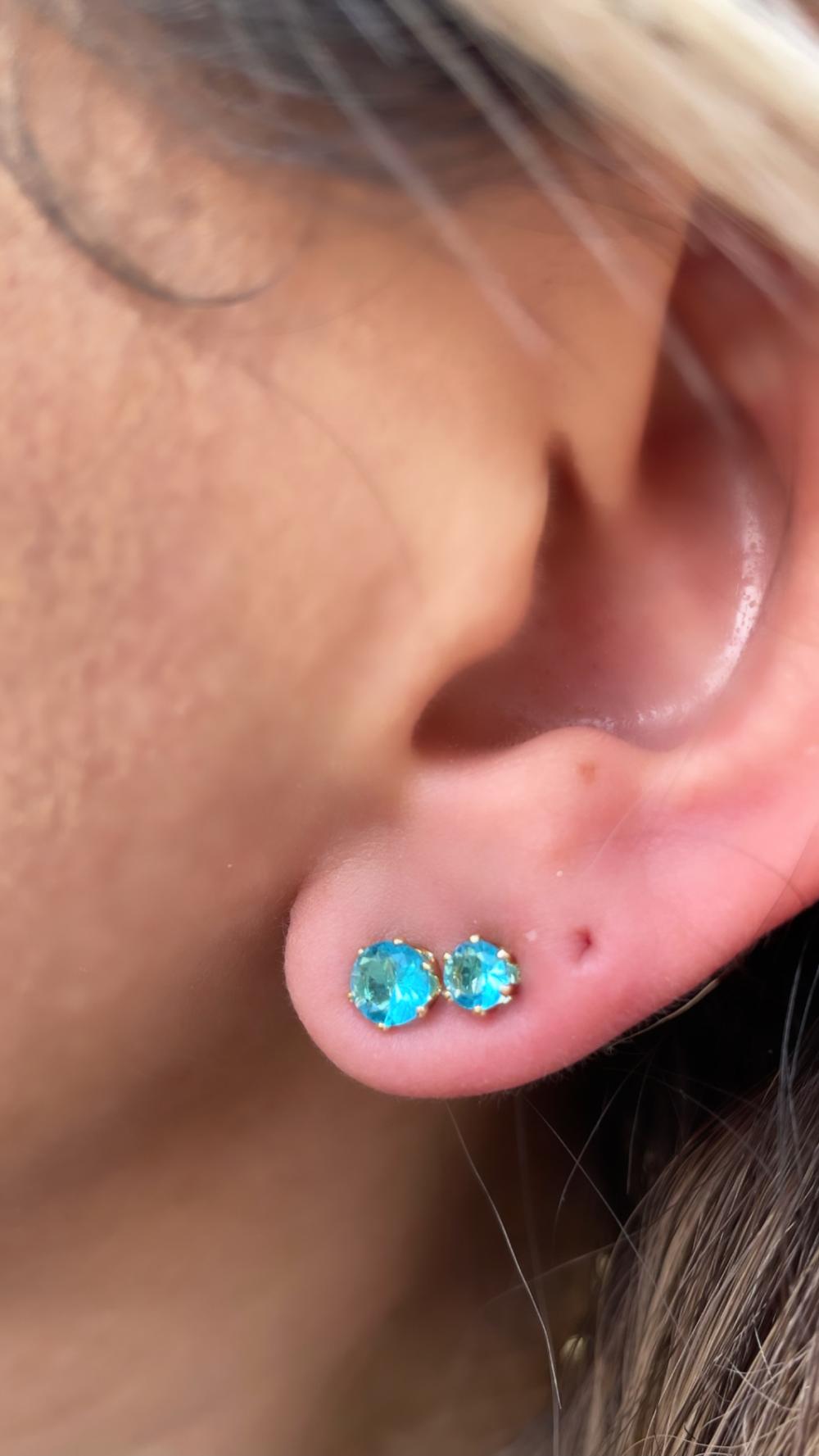 BRINCO 2 FUROS PONTO DE LUZ ZIRCONIA AZUL