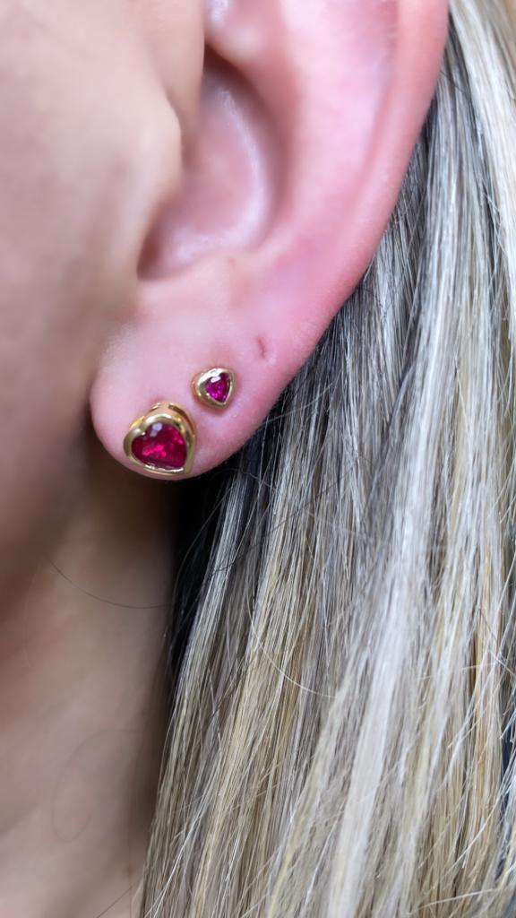BRINCO CORAÇÃO ZIRCONIA RUBI PEQUENO