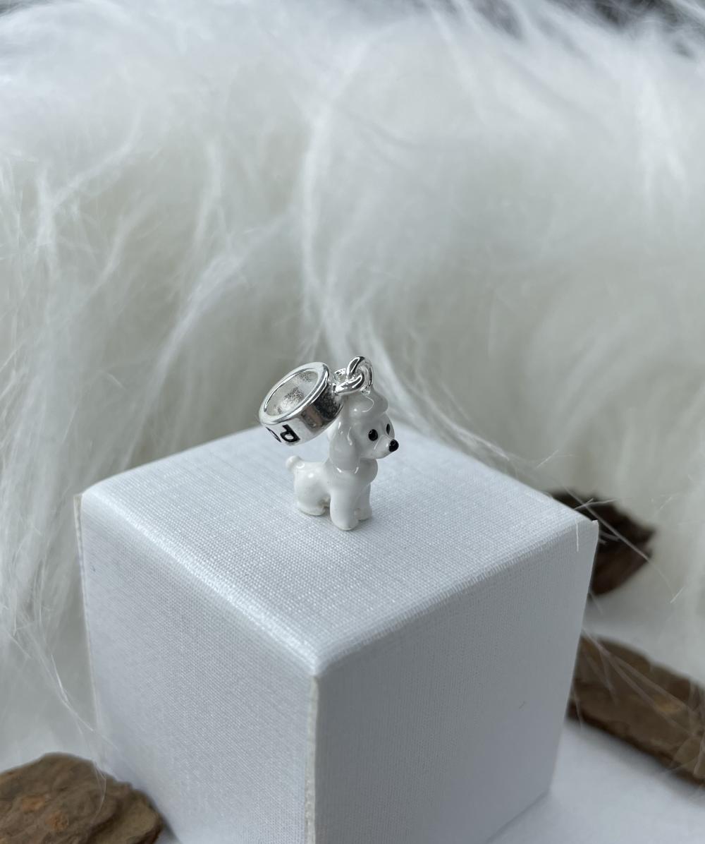 BERLOQUE PRATA CACHORRO POODLE COM RESINA
