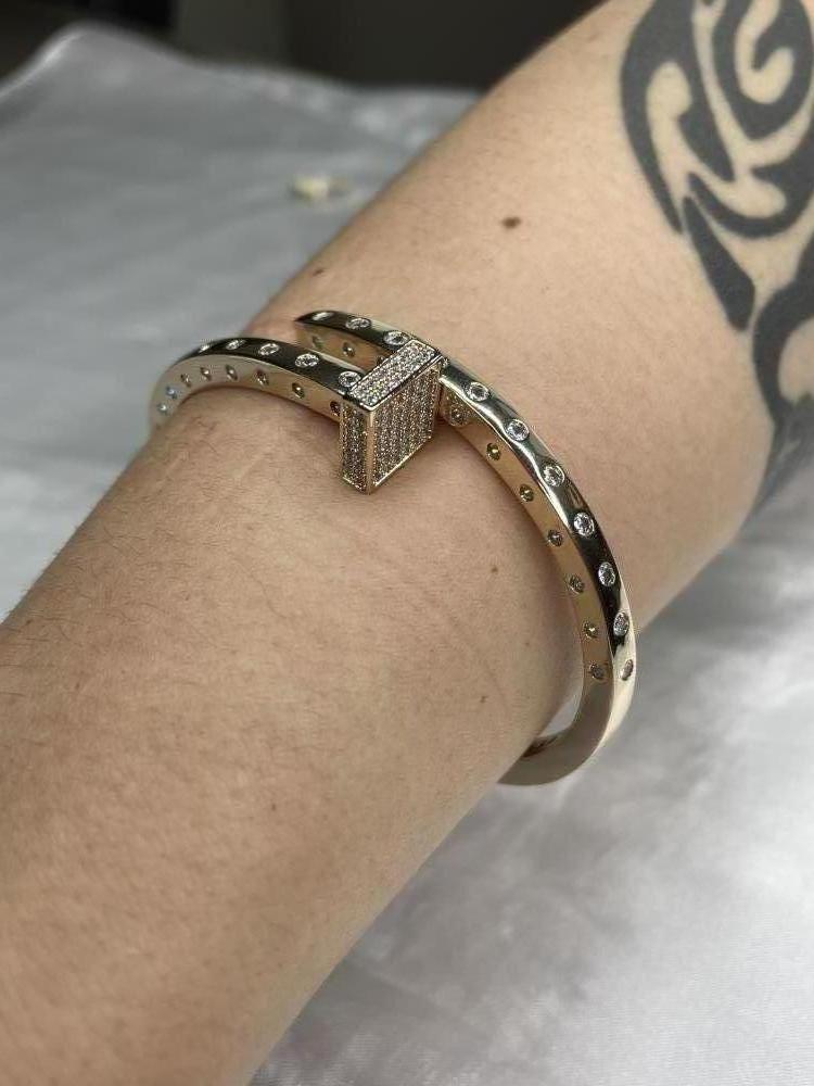 BRACELETE PREGO CRAVEJADO