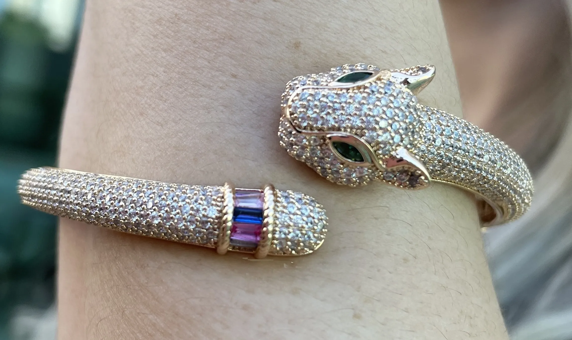 BRACELETE TIGRE CRAVEJADO