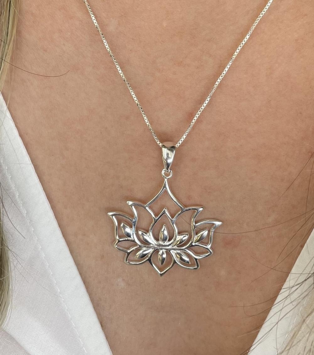 GARGANTILHA PRATA  FLOR DE LOTUS