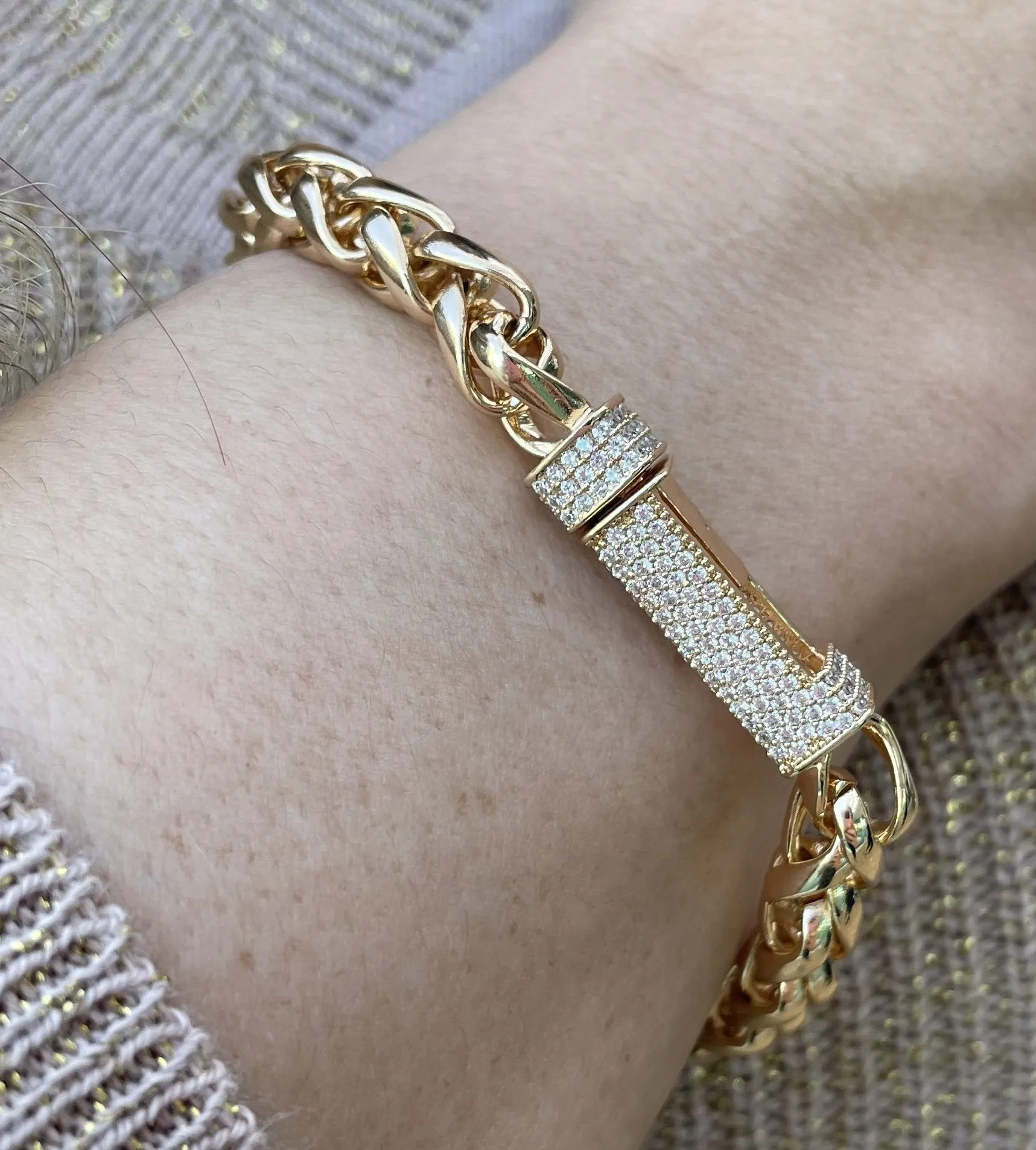 PULSEIRA TRANÇADA FECHO CRAVEJADO
