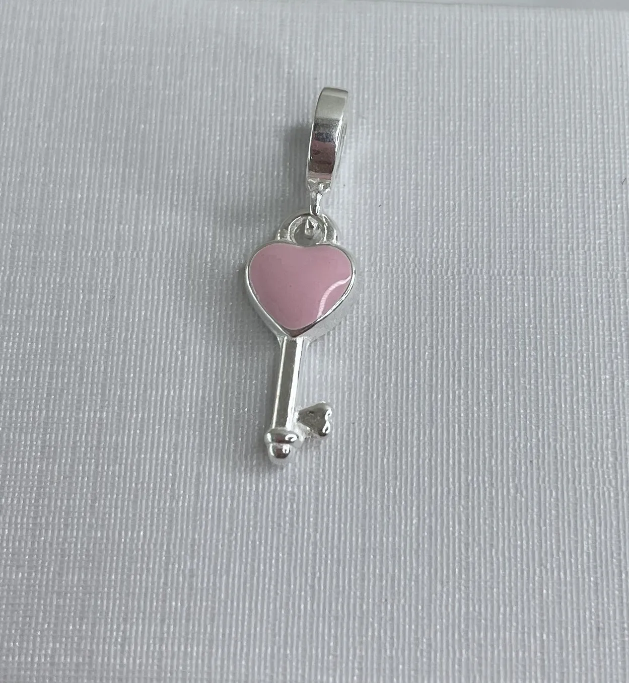 BERLOQUE PRATA CHAVE RESINA ROSA
