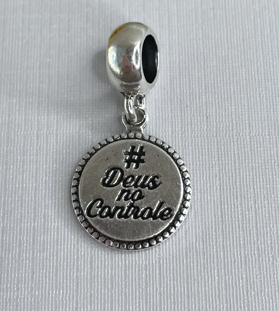BERLOQUE PRATA MEDALHA #DEUS NO CONTROLE