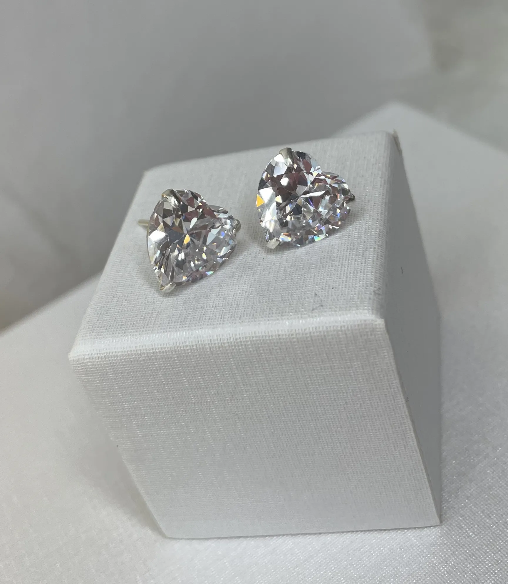 BRINCO PRATA CORAÇÃO ZIRCONIA CRISTAL GRANDE