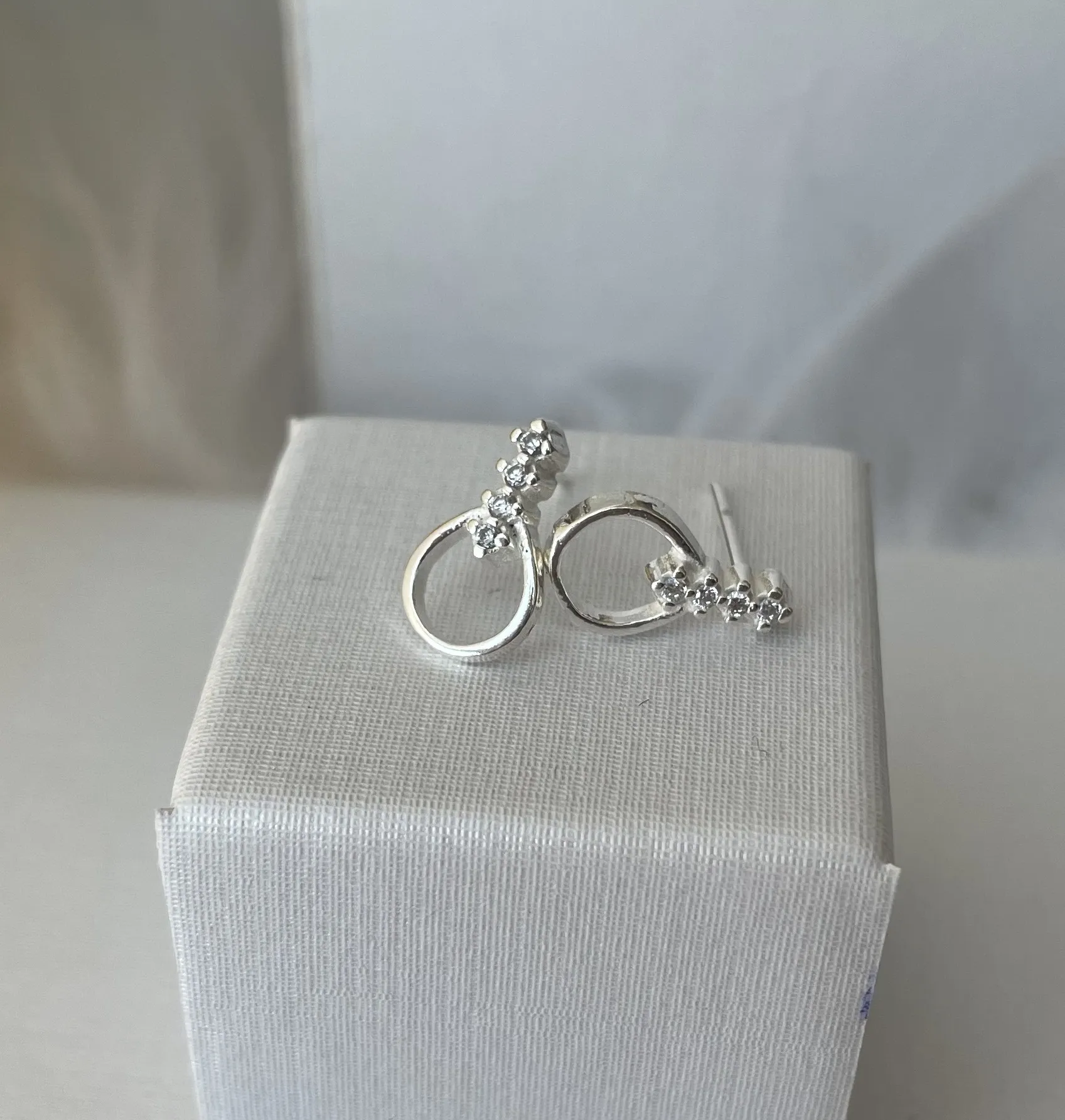 BRINCO PRATA BALÃO COM ZIRCONIA