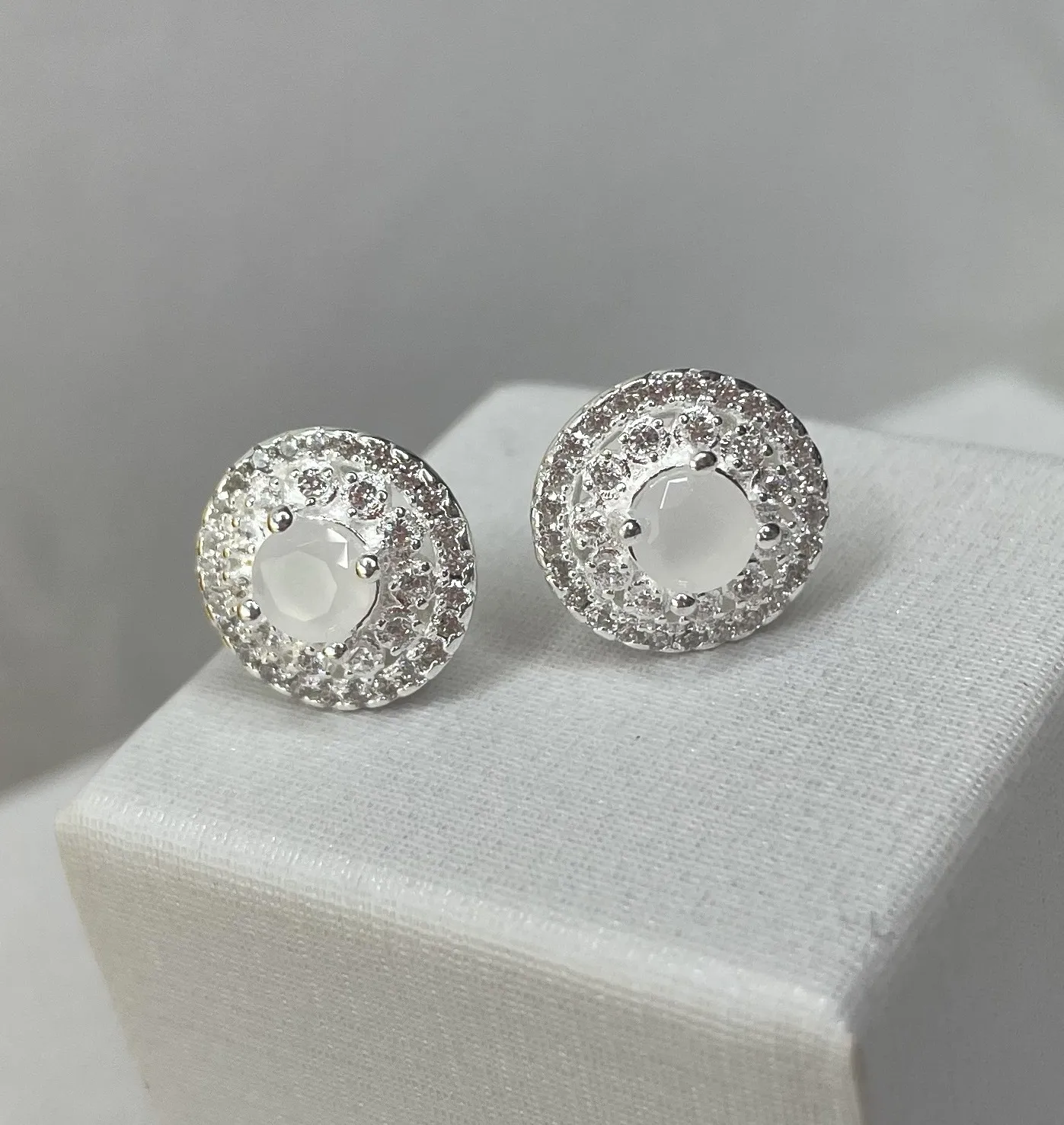 BRINCO PRATA PIZZA CRAVEJADO COM ZIRCONIA BRANCA