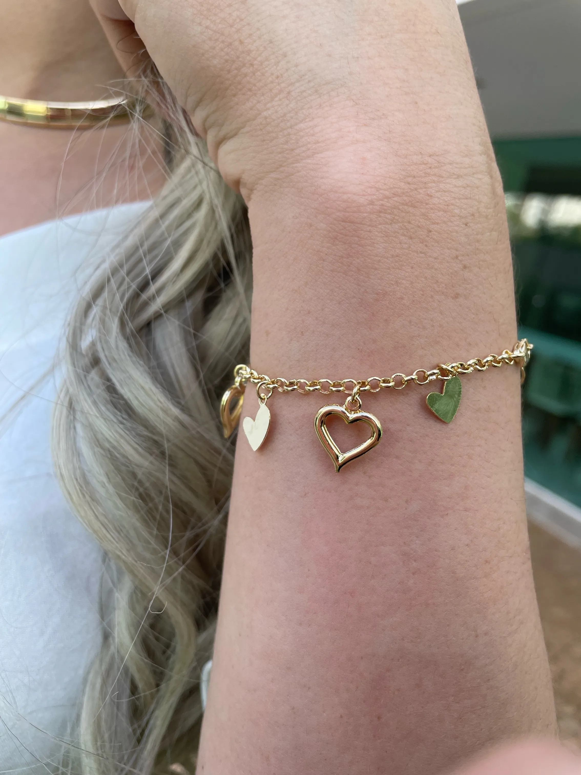 PULSEIRA CORAÇÕES PENDURADOS