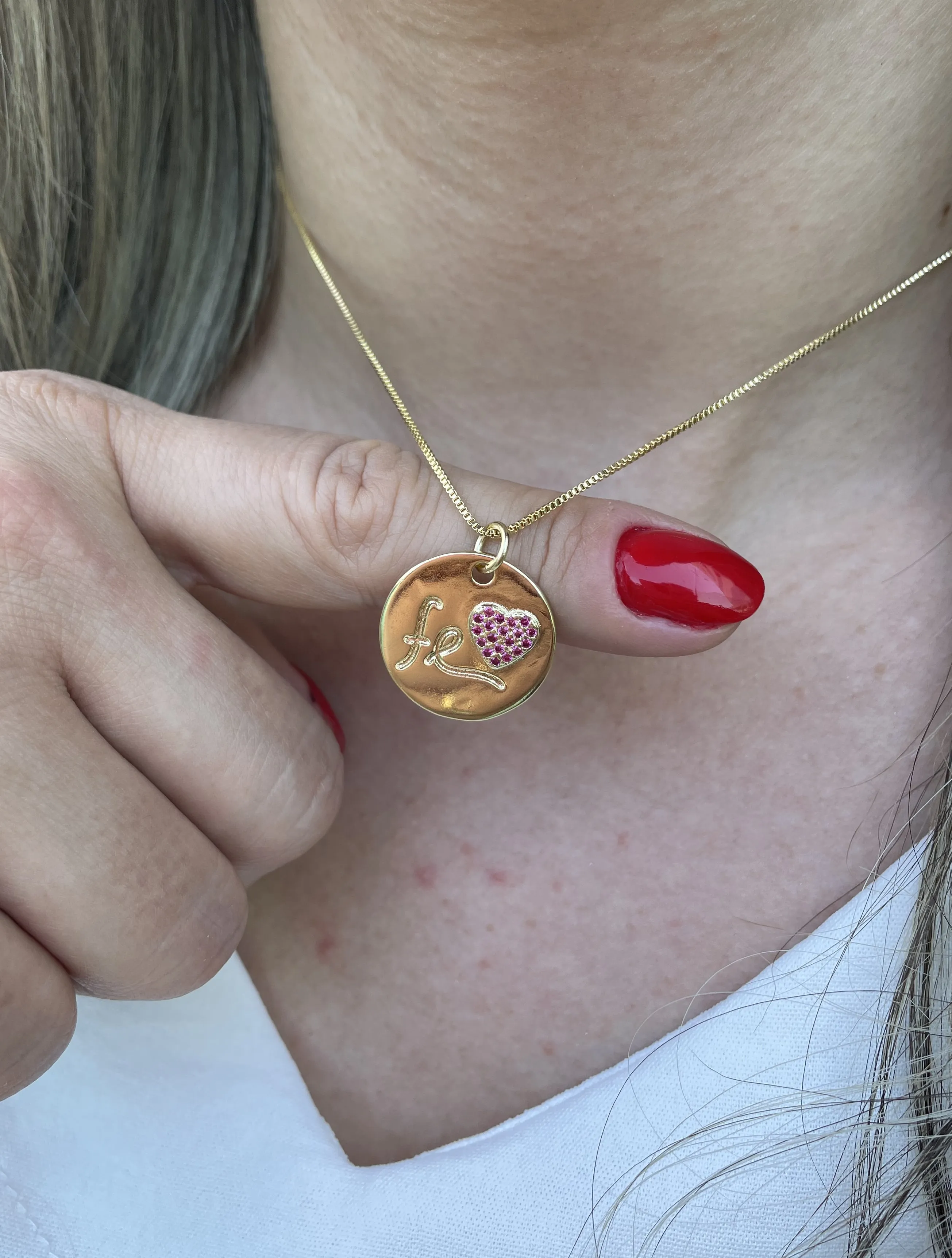 GARGANTILHA MEDALHA FÉ CORAÇÃO CRAVEJADO RUBI
