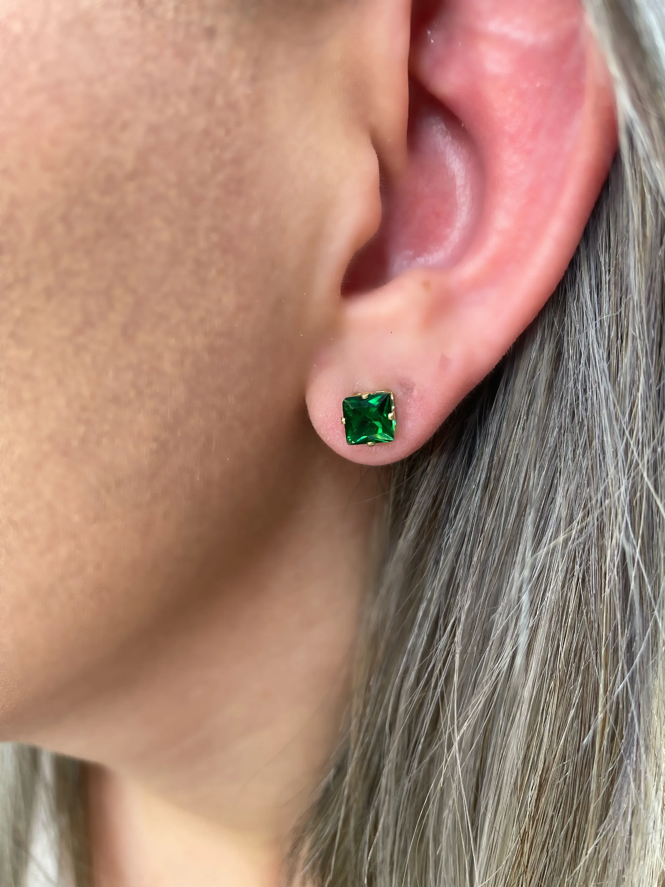 BRINCO QUADRADO ZIRCONIA VERDE PEQUENA