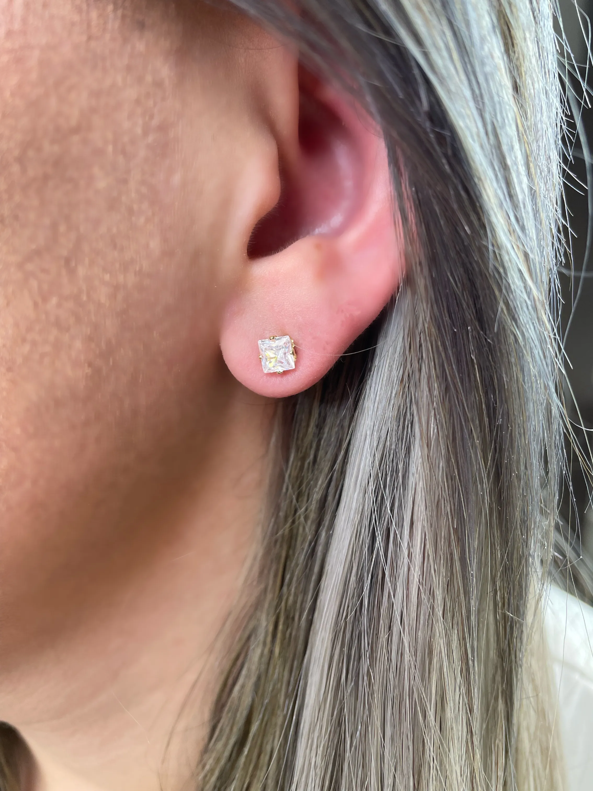 BRINCO QUADRADO ZIRCONIA CRISTAL PEQUENA