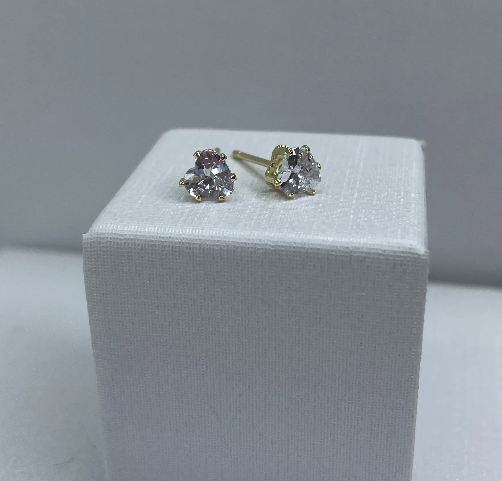 BRINCO CORAÇÃO ZIRCONIA CRISTAL PEQUENO