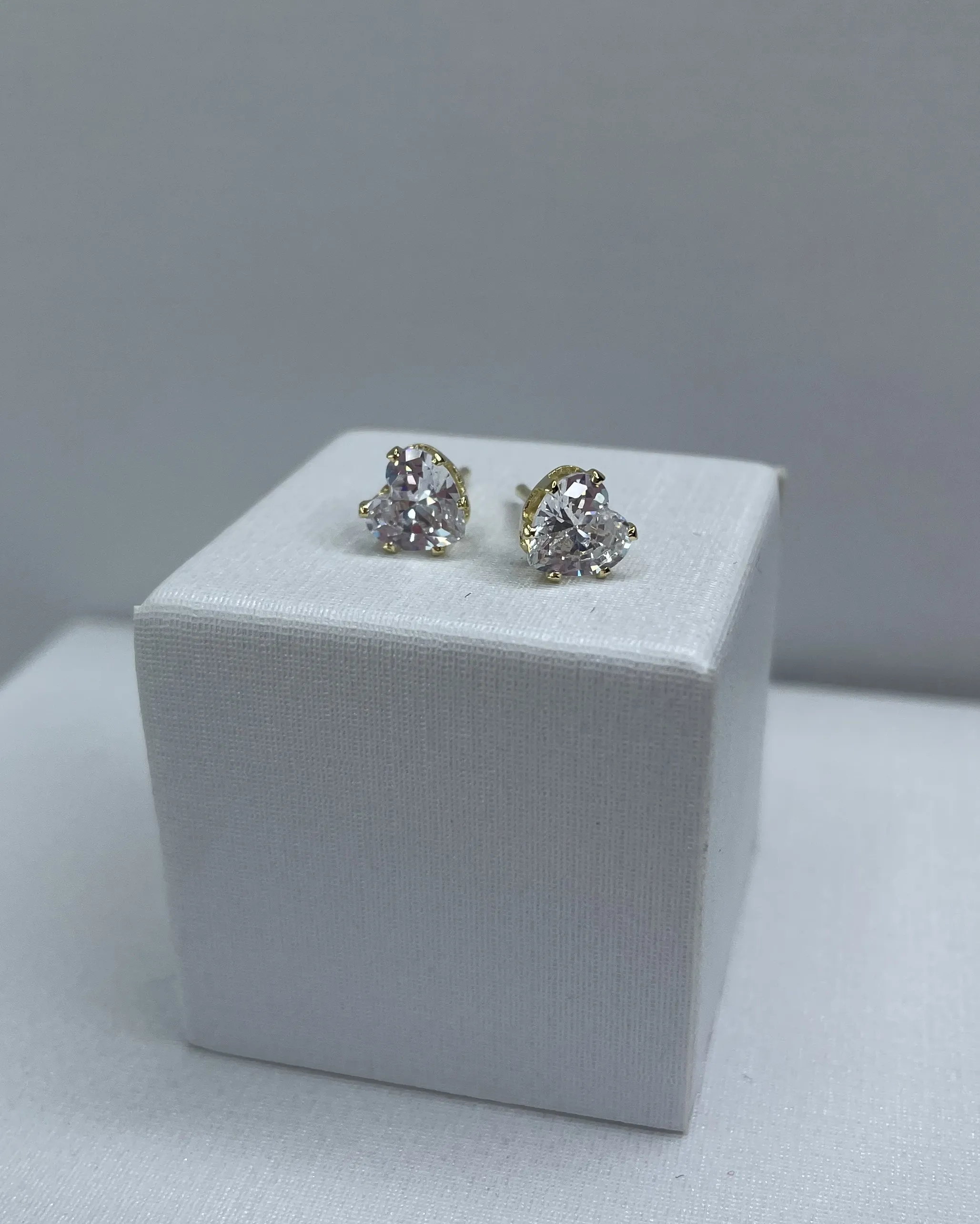 BRINCO CORAÇÃO ZIRCONIA CRISTAL MÉDIO