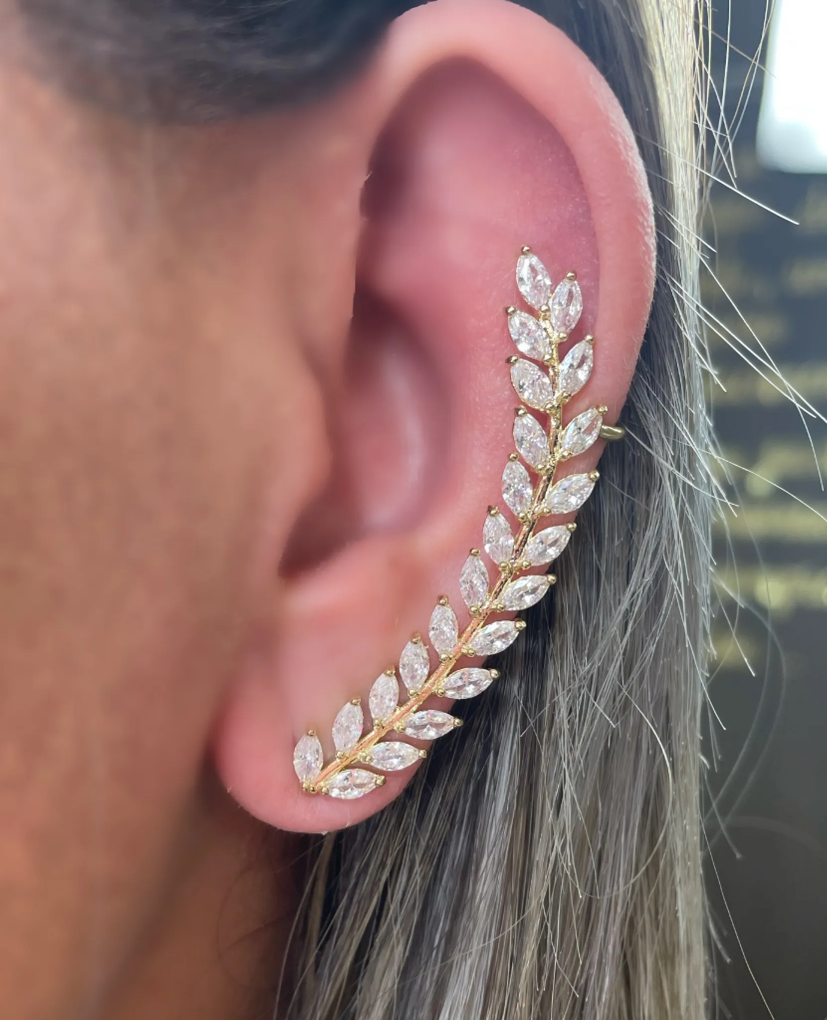 BRINCO EAR CUFF FOLHA ZIRCONIAS CRISTAL