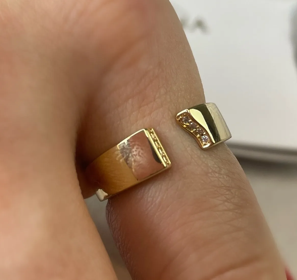 ANEL ABERTO COM ZIRCONIAS