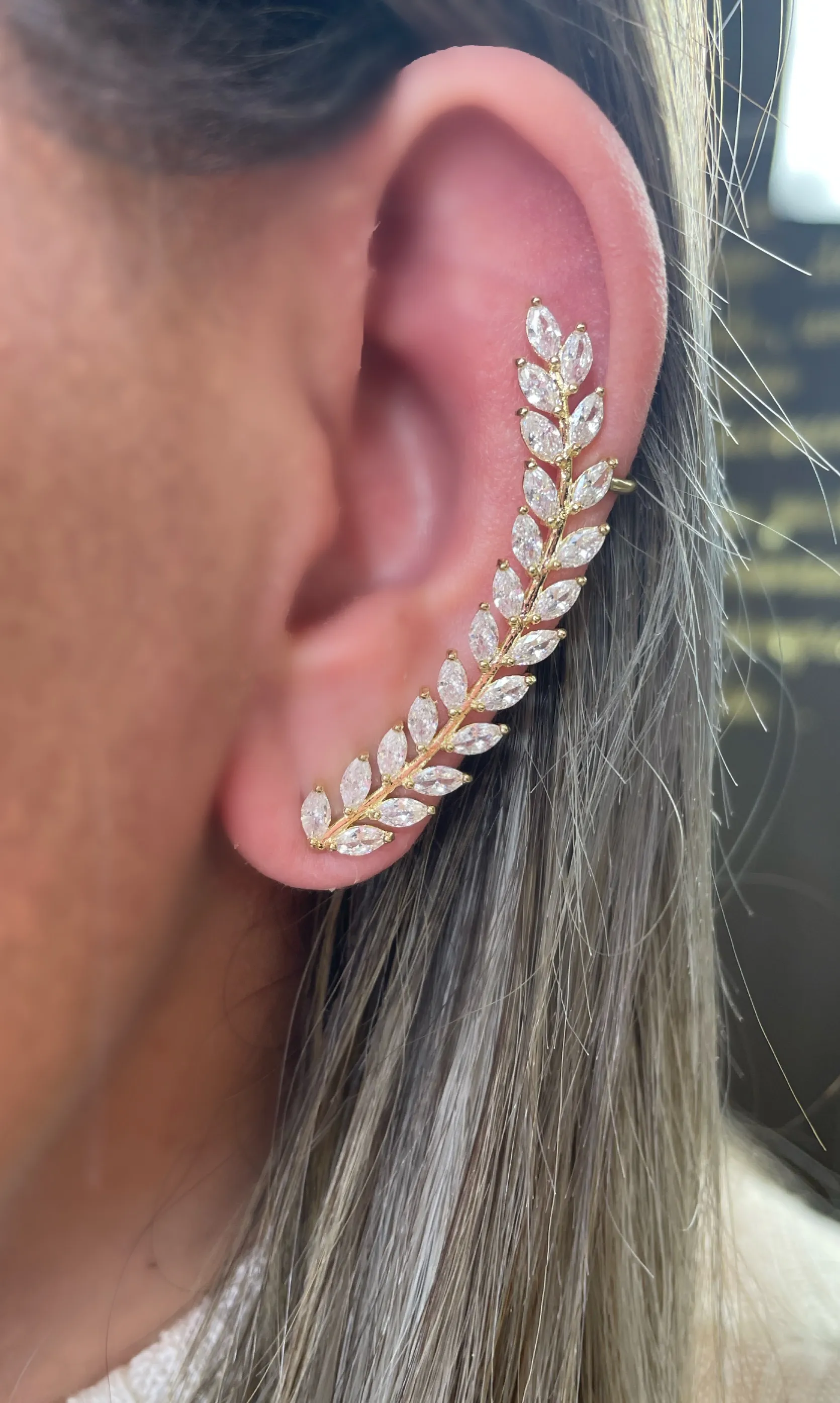 BRINCO EAR CUFF FOLHA ZIRCONIAS CRISTAL