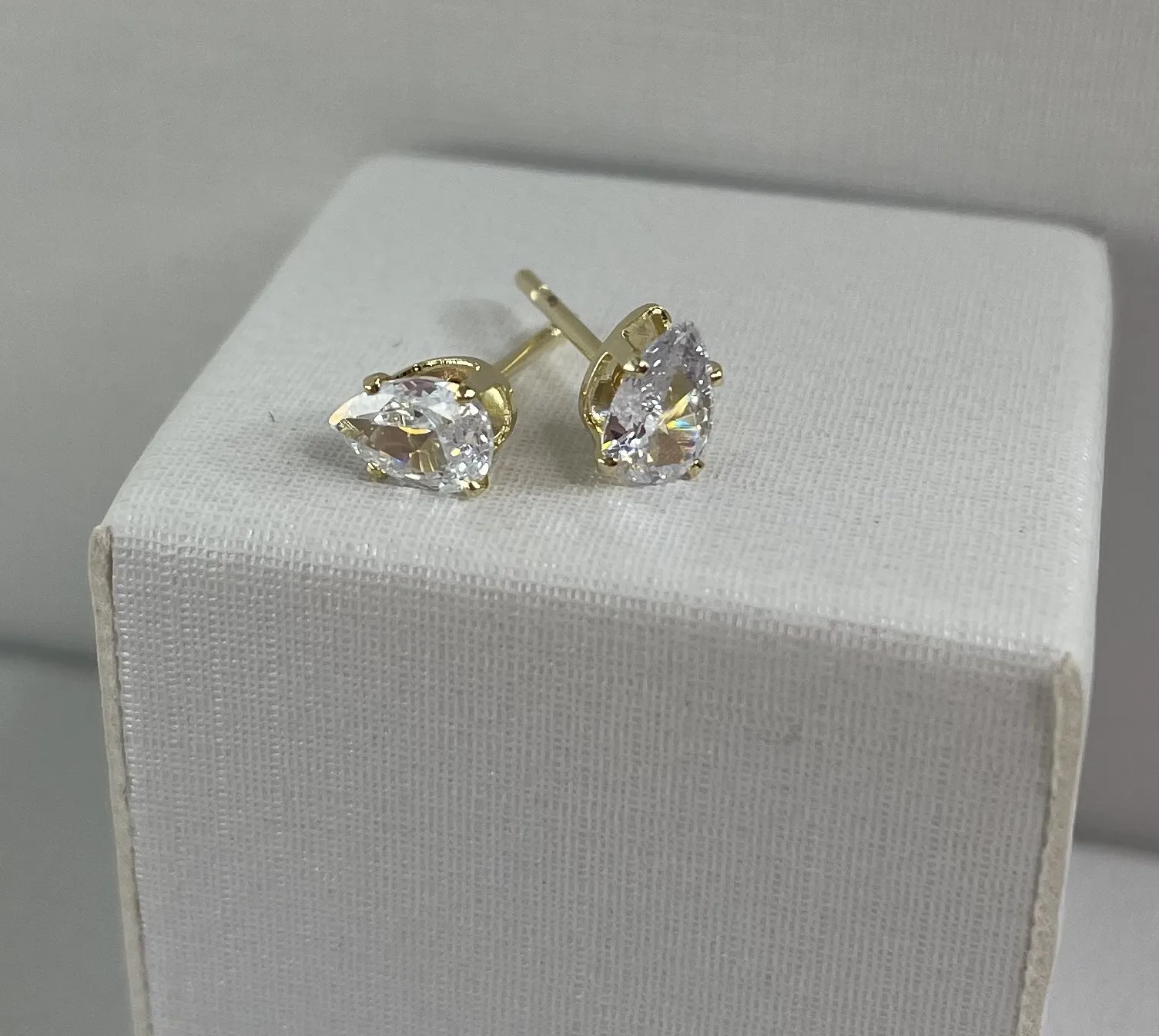 BRINCO GOTA CRISTAL 4X6 MM