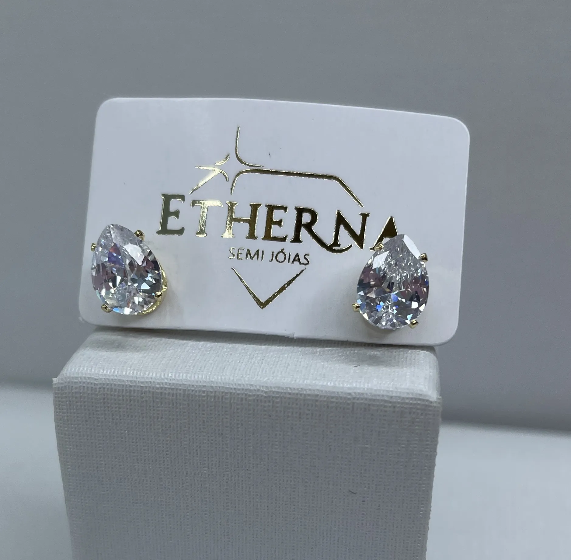 BRINCO GOTA CRISTAL 6X8 MM