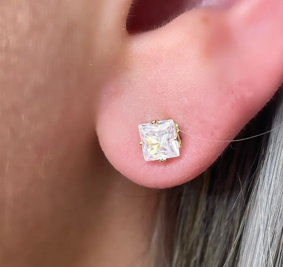 BRINCO QUADRADO ZIRCONIA CRISTAL PEQUENA