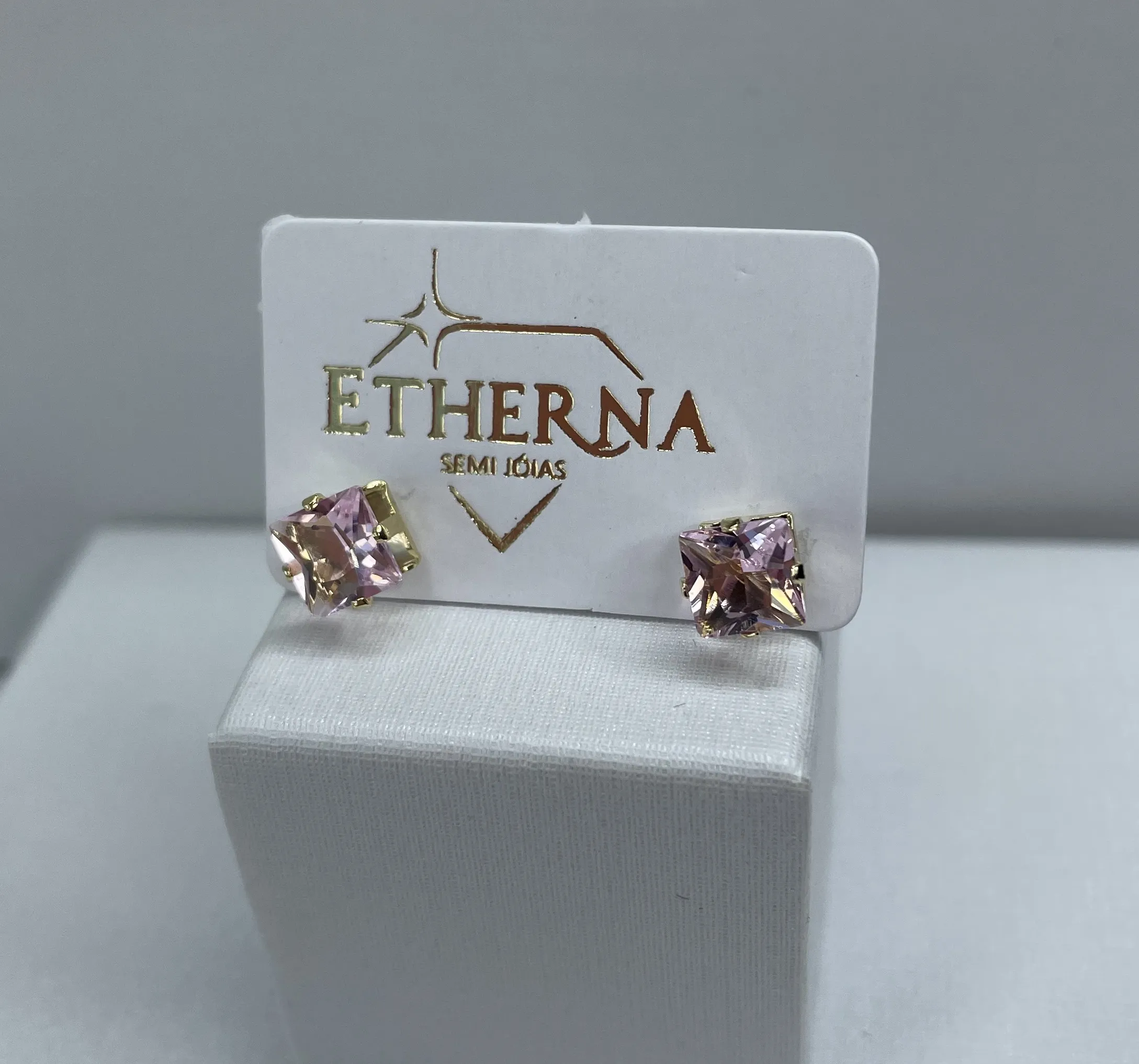 BRINCO QUADRADO ZIRCONIA ROSA MÉDIA