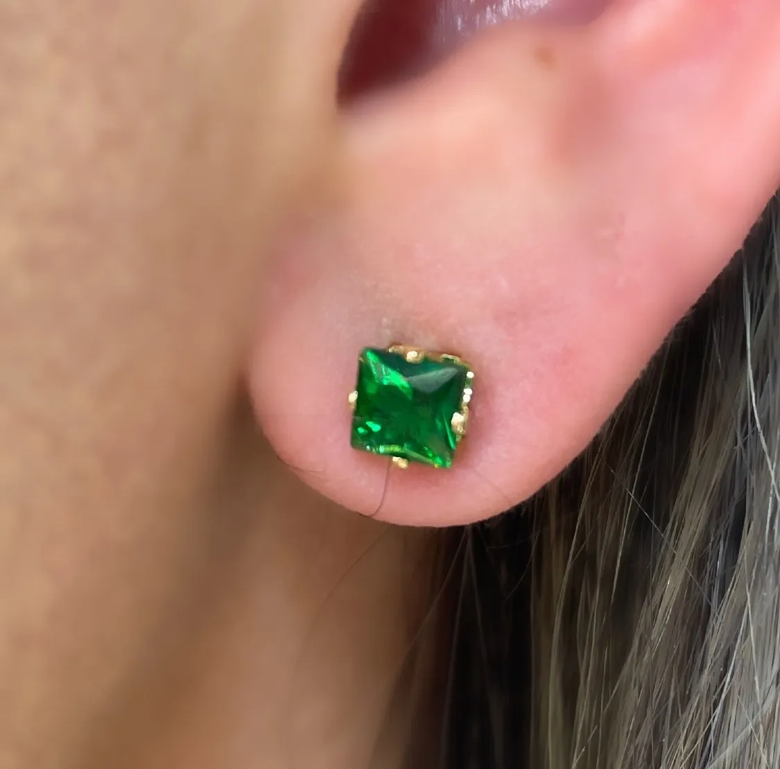 BRINCO QUADRADO ZIRCONIA VERDE PEQUENA