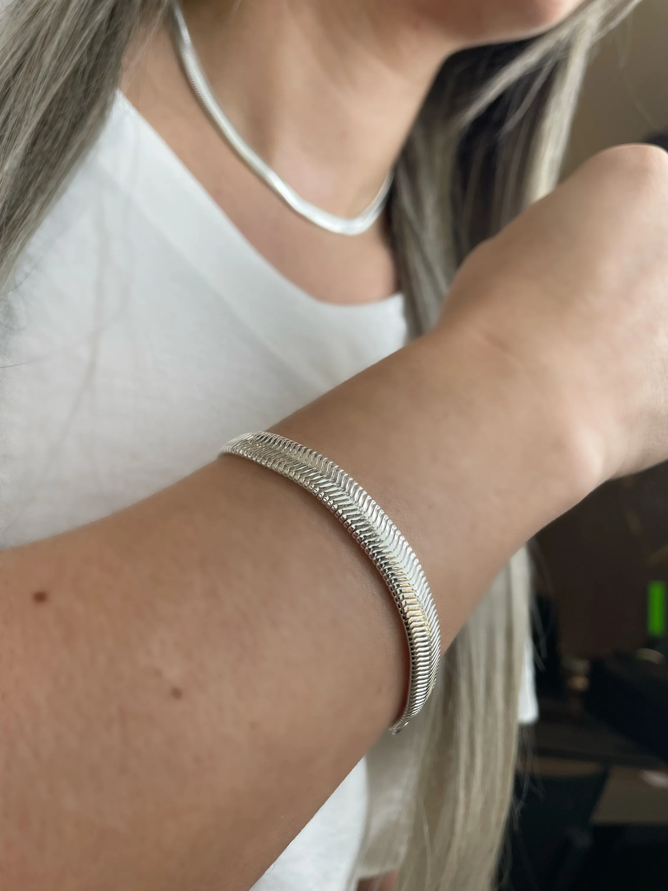 PULSEIRA PRATA FIO ALEMÃO F800