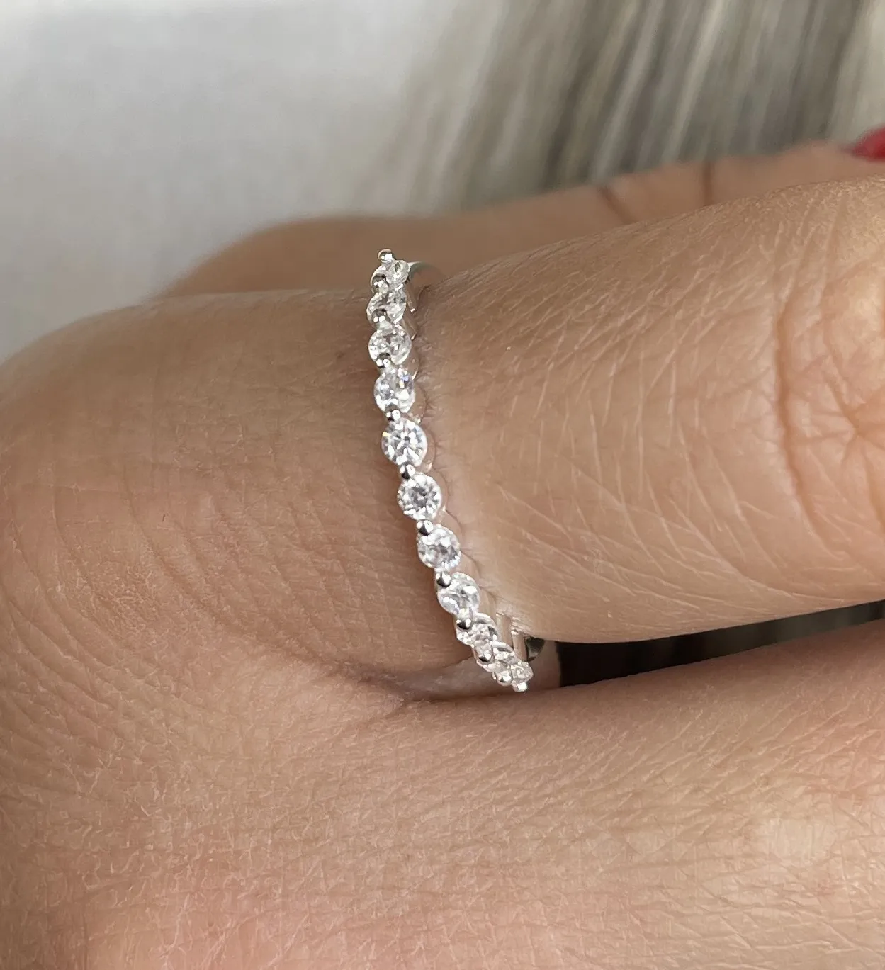 ANEL PRATA MEIA ALIANÇA CRAVEJADO ZIRCOMIA CRISTAL