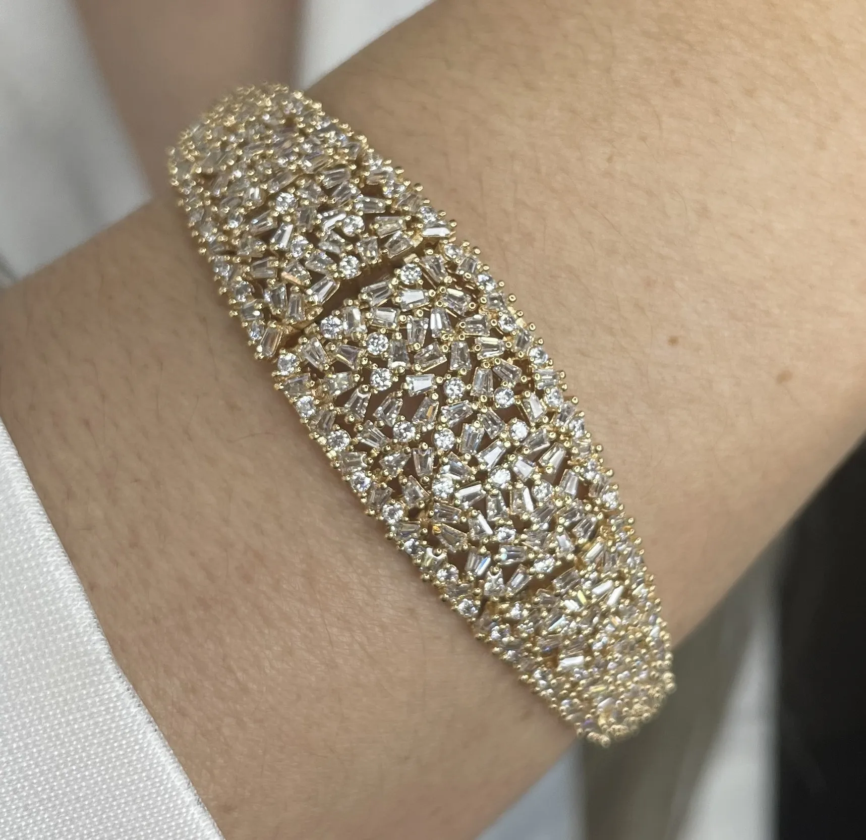 BRACELETE CRAVEJADO ZIRCONIA NAVETE