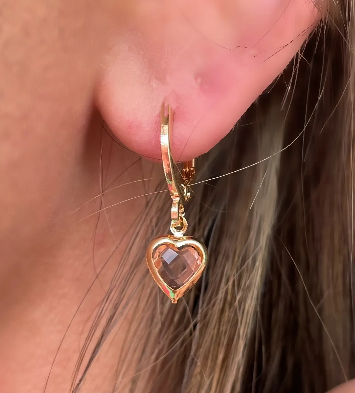BRINCO ARGOLA CORAÇÃO PENDURADO ROSA